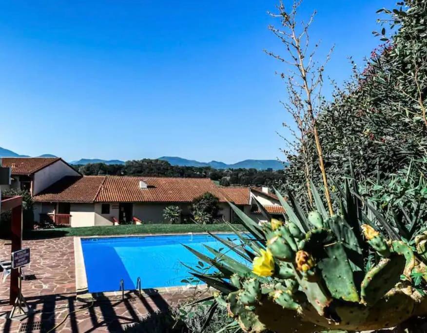 Caporizon-Baillenia-T1 Vue Montagne - Piscine St Jean De Luz Daire Saint-Jean-de-Luz Dış mekan fotoğraf